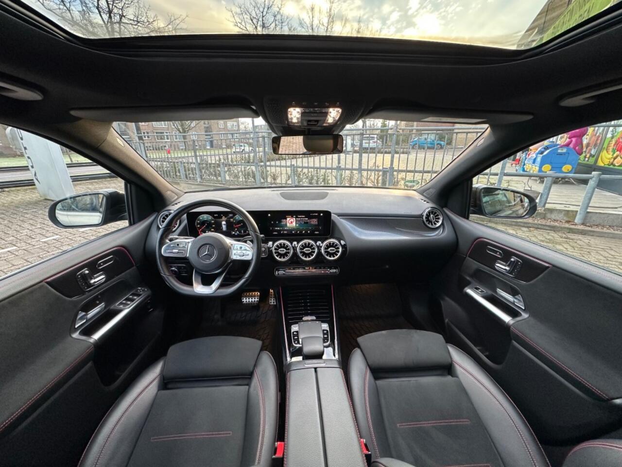 Mercedes-Benz B-KLASSE 220 Launch Edition Premium Plus Panoramadak Trekhaak