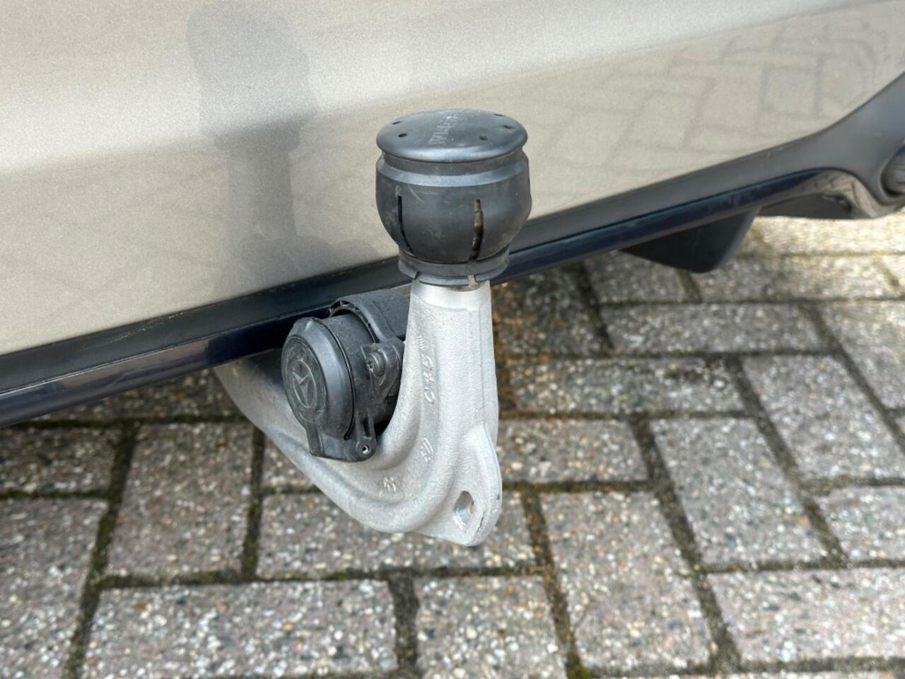 Mercedes-Benz B-KLASSE 220 Launch Edition Premium Plus Panoramadak Trekhaak