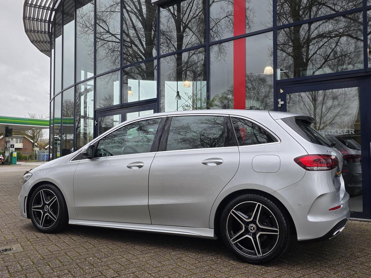 Mercedes-Benz B-KLASSE 180 Business Solution AMG AUTOMAAT | Navigatie | Parkeersensoren + Camera | Cruise Control | Licht metalen velgen | Climate Control