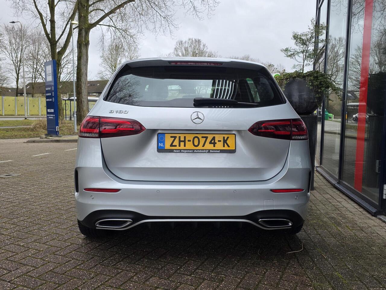 Mercedes-Benz B-KLASSE 180 Business Solution AMG AUTOMAAT | Navigatie | Parkeersensoren + Camera | Cruise Control | Licht metalen velgen | Climate Control