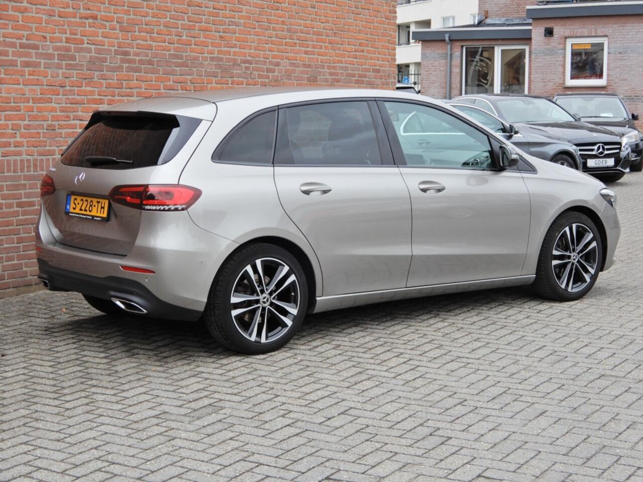 Mercedes-Benz B-KLASSE 200 BUSINESS SOLUTION AMG automaat