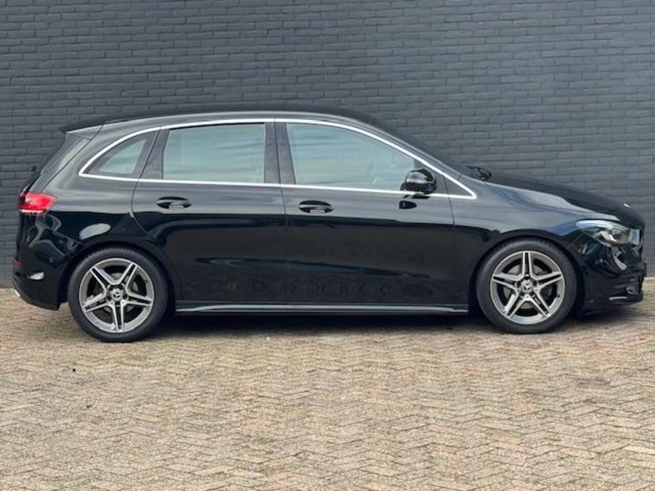 Mercedes-Benz B-KLASSE 180 Business Solution AMG I INCL. ¤ 850,00 AFL.KOSTEN + BOVAG GARANTIE