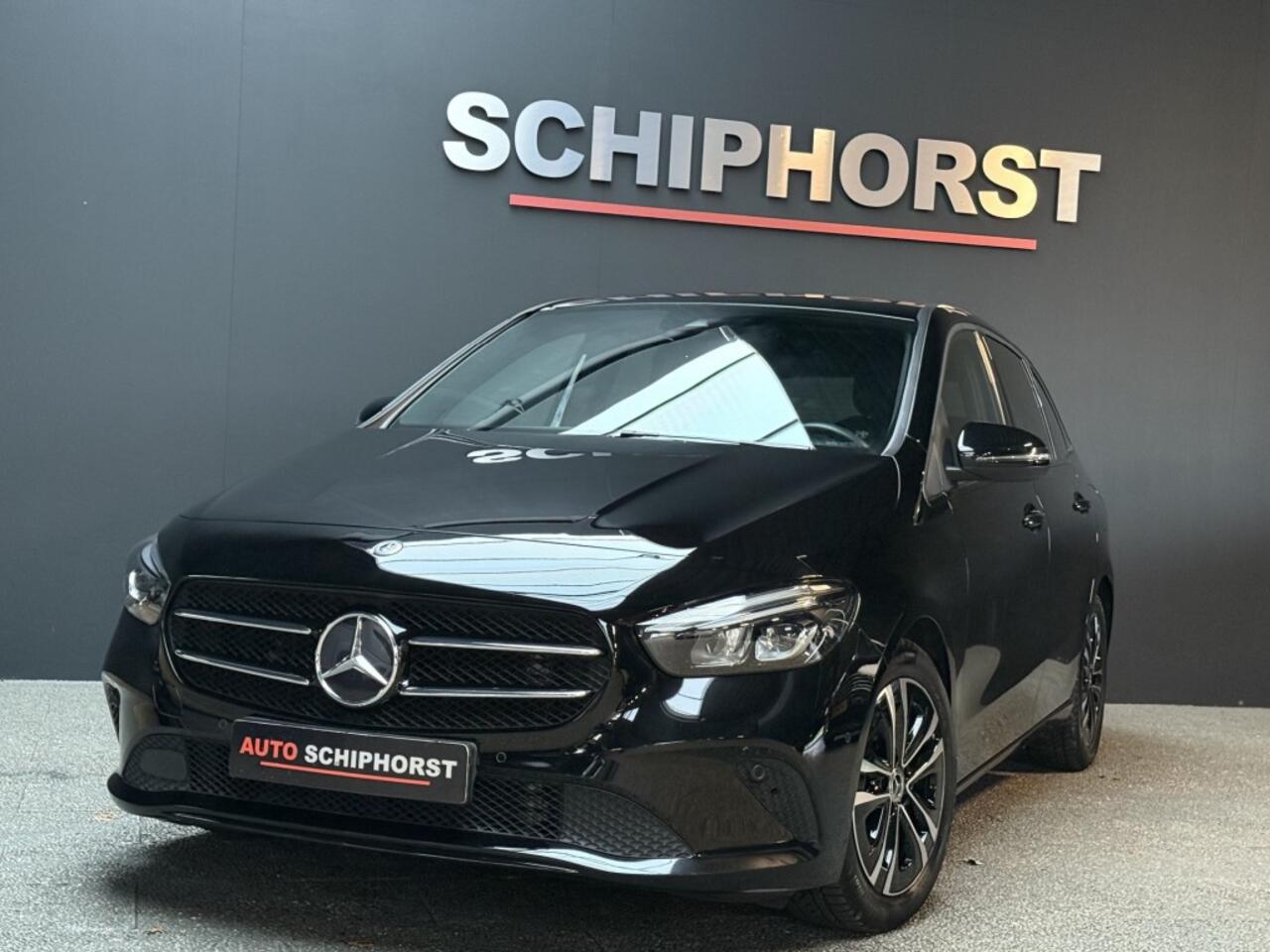Mercedes-Benz B-KLASSE 180 Star Edition Luxury Line 17 inch trekhaak camera