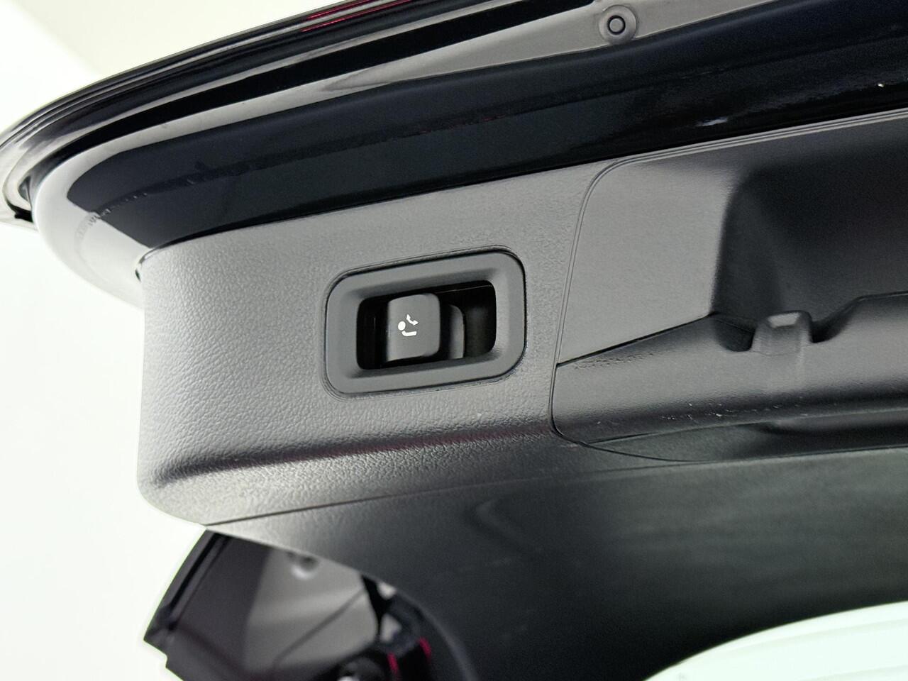 Mercedes-Benz B-KLASSE 200 Business Solution Luxury Trekhaak | Camera | Navigatie | Automaat |