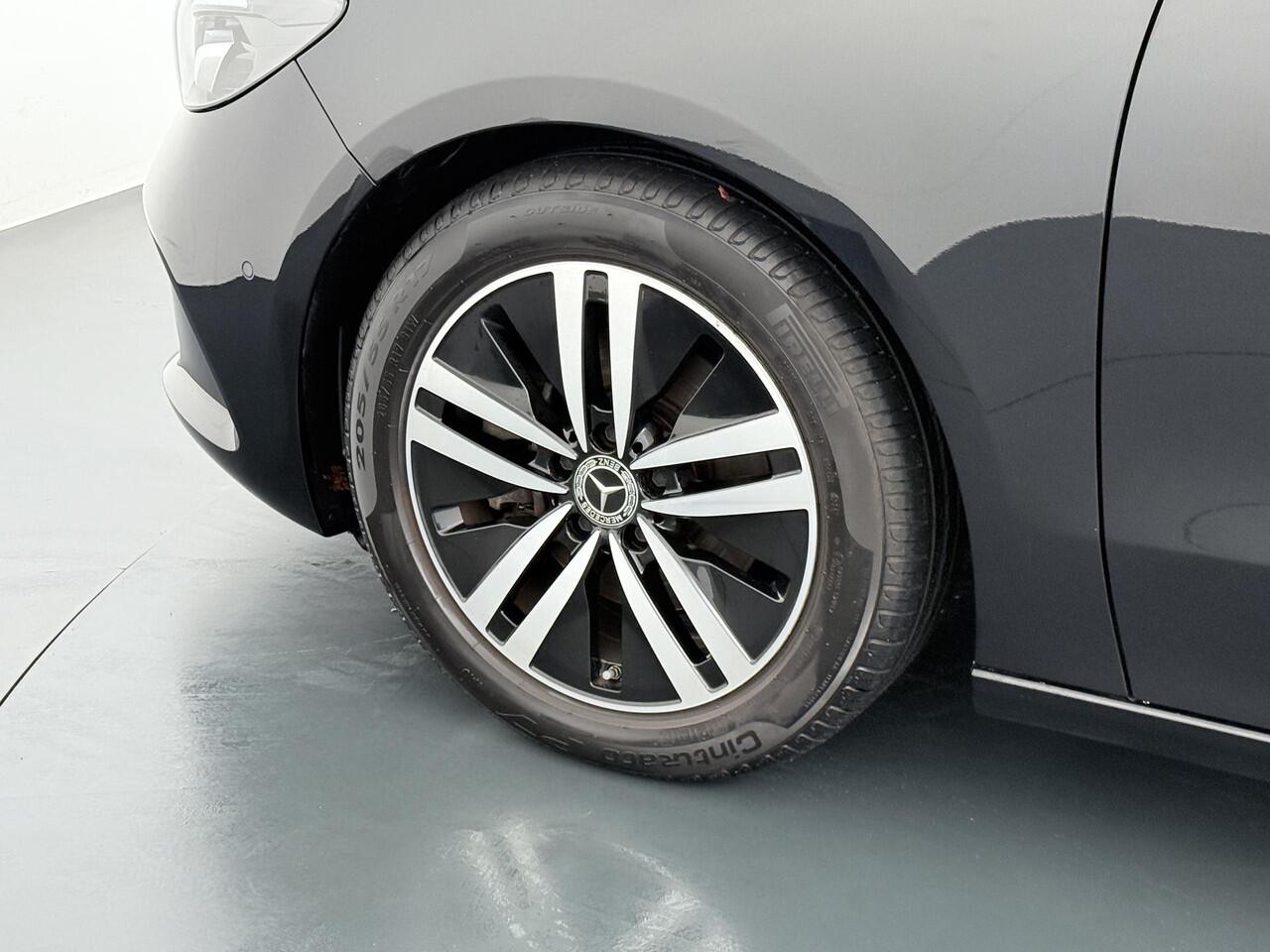 Mercedes-Benz B-KLASSE 200 Business Solution Luxury Trekhaak | Camera | Navigatie | Automaat |