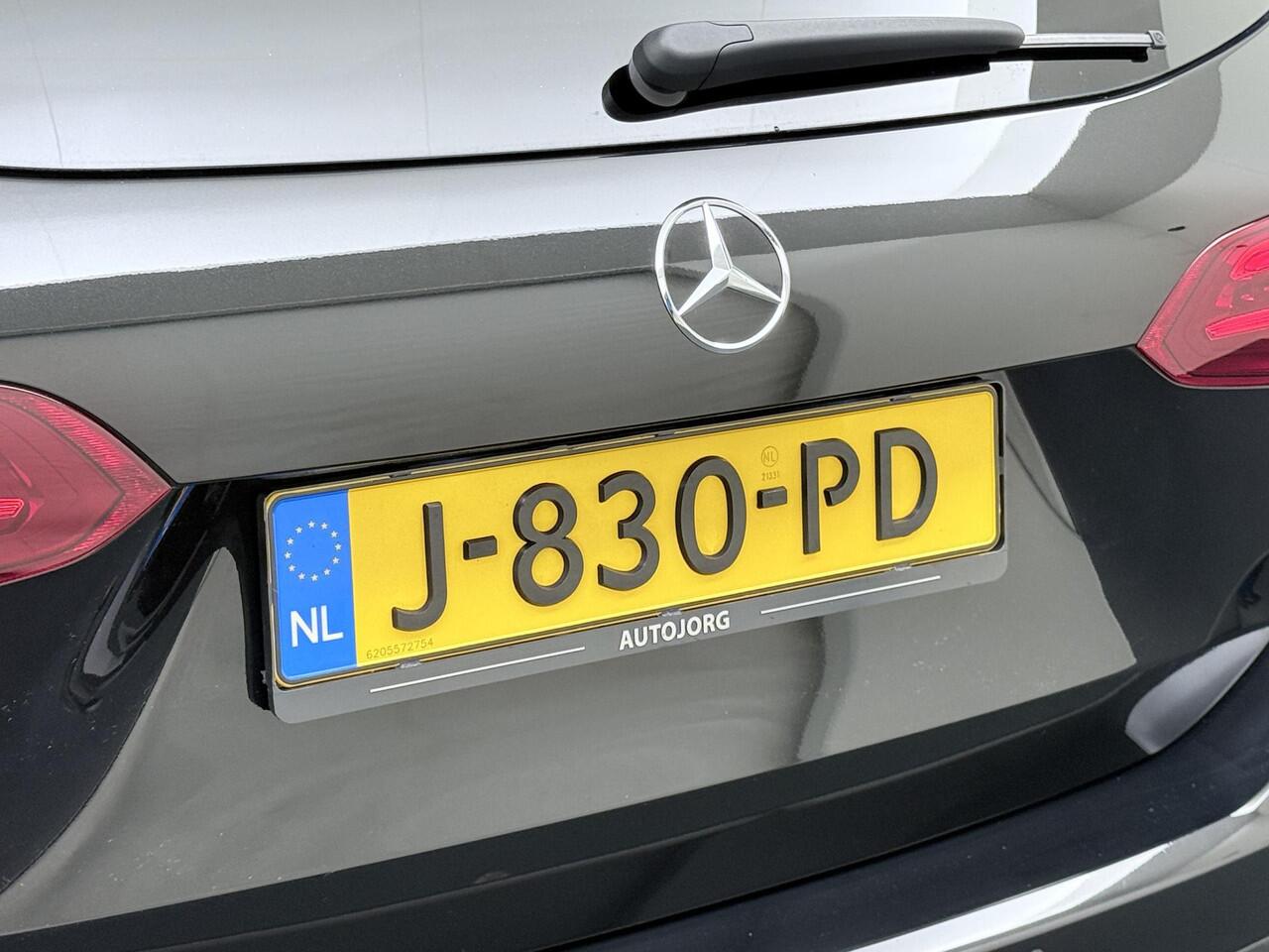 Mercedes-Benz B-KLASSE 200 Business Solution Luxury Trekhaak | Camera | Navigatie | Automaat |