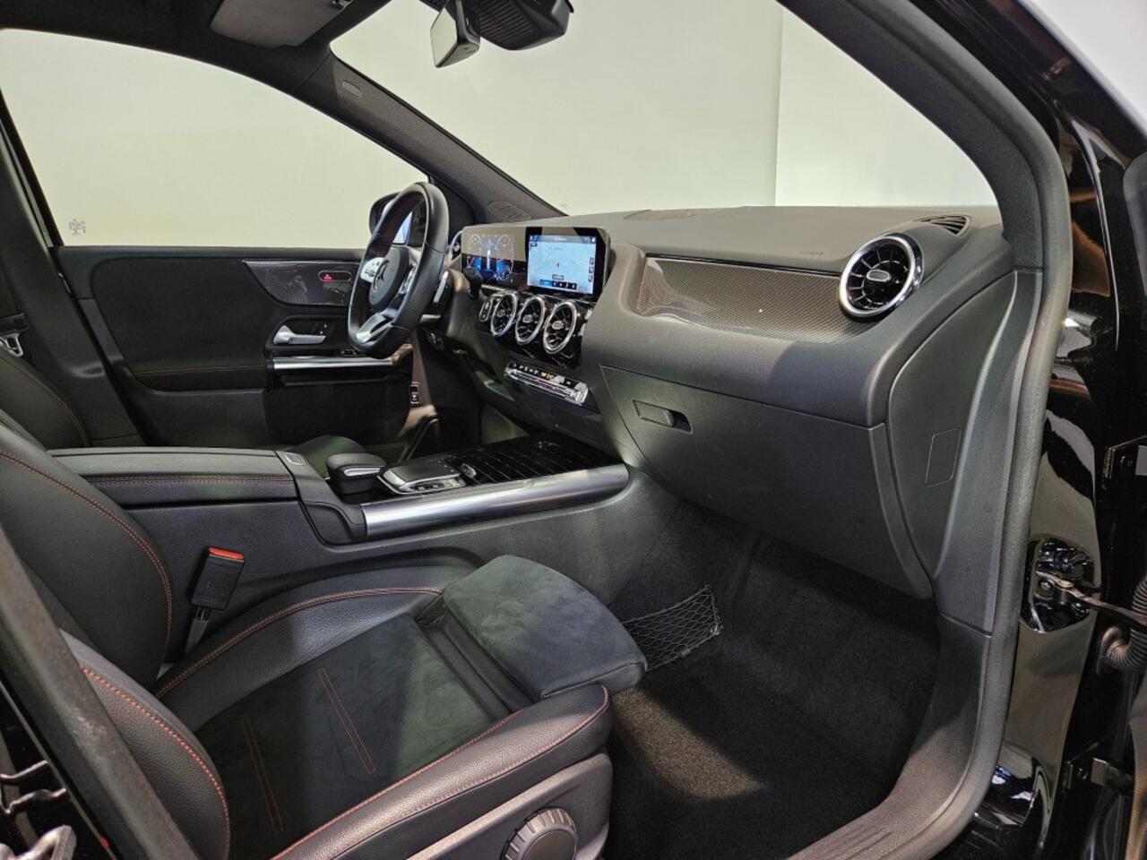 Mercedes-Benz B-KLASSE 180 Business Solution AMG / Widescreen / NL Auto