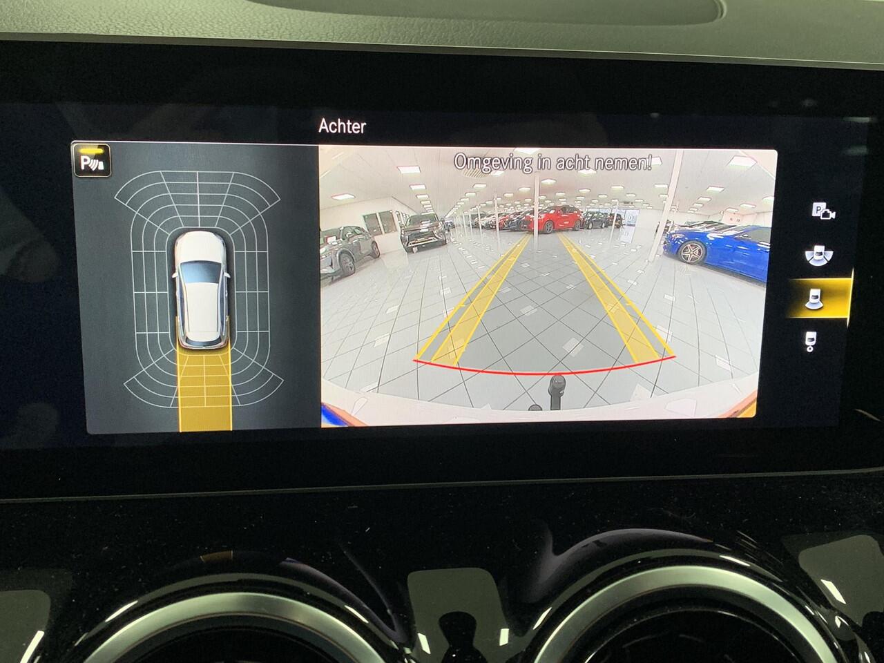 Mercedes-Benz B-KLASSE 180 Premium TREKHAAK | ACHTERUITRIJCAMERA | PARKEERSENSOREN VOOR-EN ACHTER | 18" LICHTMETALEN VELGEN