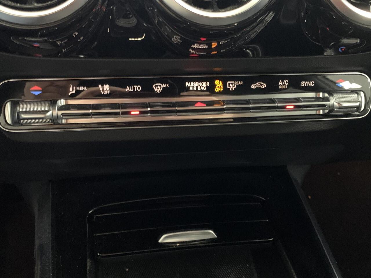 Mercedes-Benz B-KLASSE 180 Premium TREKHAAK | ACHTERUITRIJCAMERA | PARKEERSENSOREN VOOR-EN ACHTER | 18" LICHTMETALEN VELGEN