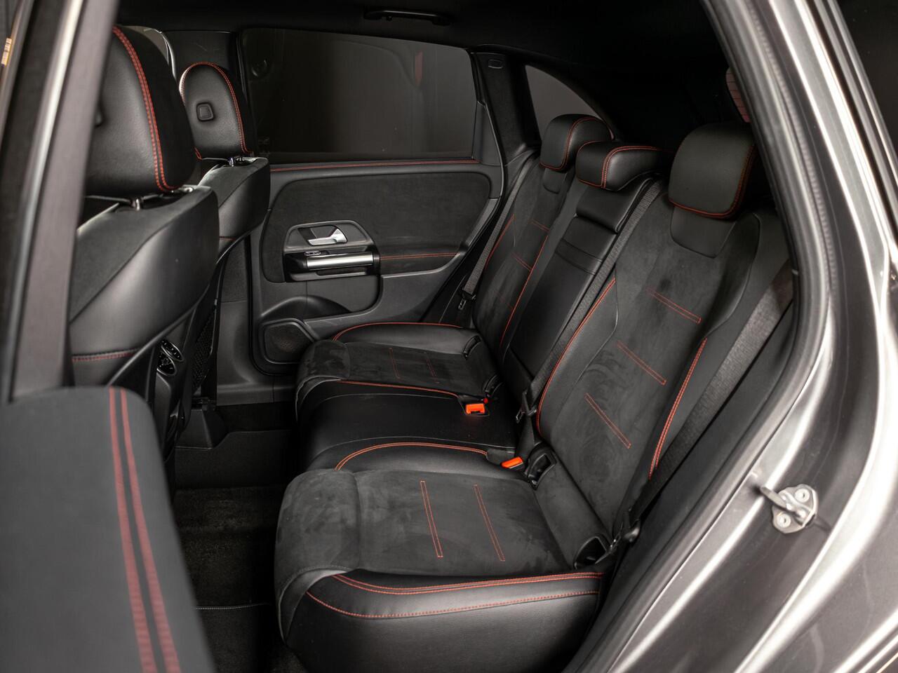 Mercedes-Benz B-KLASSE 180 Business Solution AMG Panorama dak