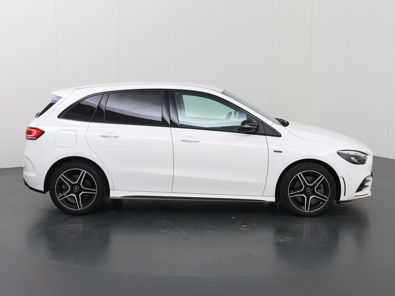 Mercedes-Benz B-KLASSE 250 e AMG Line | Night pakket | Stoelverwarming | Sfeerverlichting |