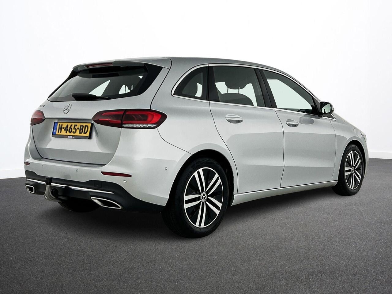 Mercedes-Benz B-KLASSE 180 Business Solution Luxury Auto. Trekhaak Navigatie Camera Parkeersensoren Cruise Control Elektrische achterklep Stoelverwarming Virtual Cockpit Leder Climate Control