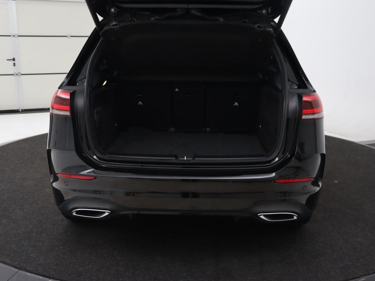 Mercedes-Benz B-KLASSE 250e AMG | Trekhaak | Carplay | Stoelverwarming | Leder/Alcantara | Camera | Widescreen | Full LED | Navigatie | Park Assist | Climate control | Cruise control | PHEV | Plug In