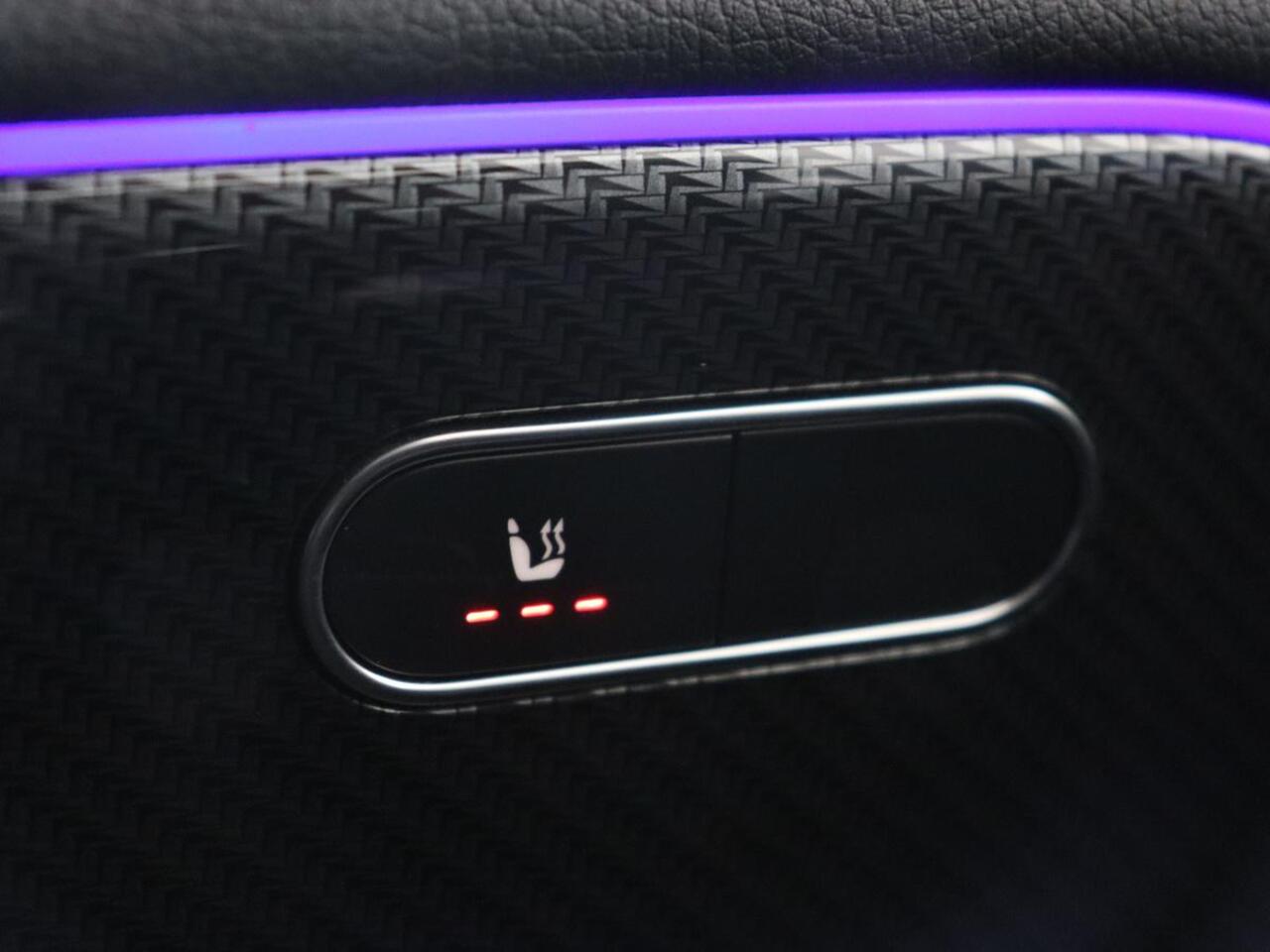 Mercedes-Benz B-KLASSE 250e AMG | Trekhaak | Carplay | Stoelverwarming | Leder/Alcantara | Camera | Widescreen | Full LED | Navigatie | Park Assist | Climate control | Cruise control | PHEV | Plug In