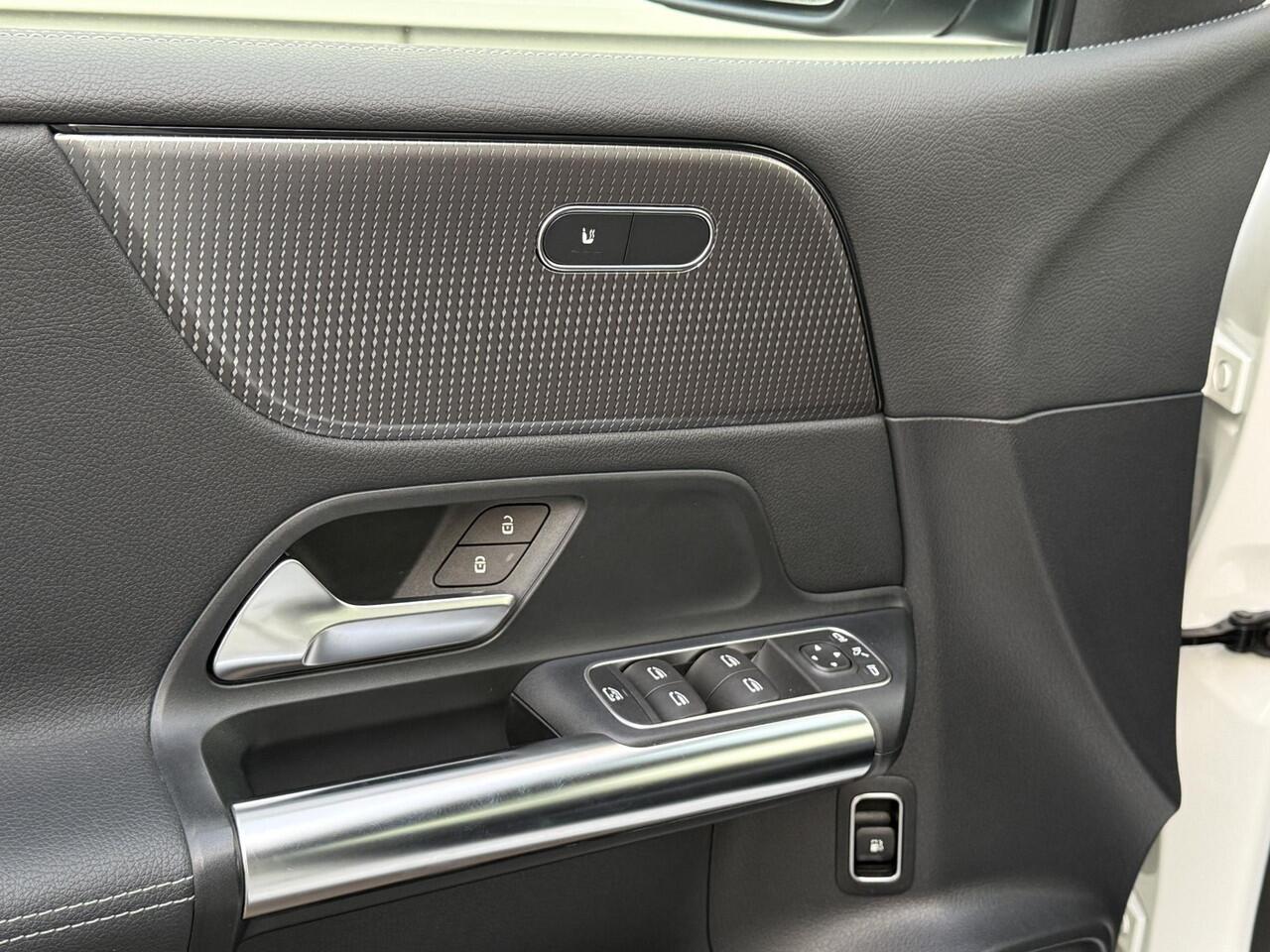 Mercedes-Benz B-KLASSE 250 e Luxury Line Plug In Hybrid Automaat Widescreen Trekhaak Camera Navi LED DAB Rijstrook 17 Inch