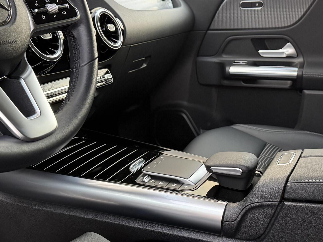 Mercedes-Benz B-KLASSE 250 e Luxury Line Plug In Hybrid Automaat Widescreen Trekhaak Camera Navi LED DAB Rijstrook 17 Inch