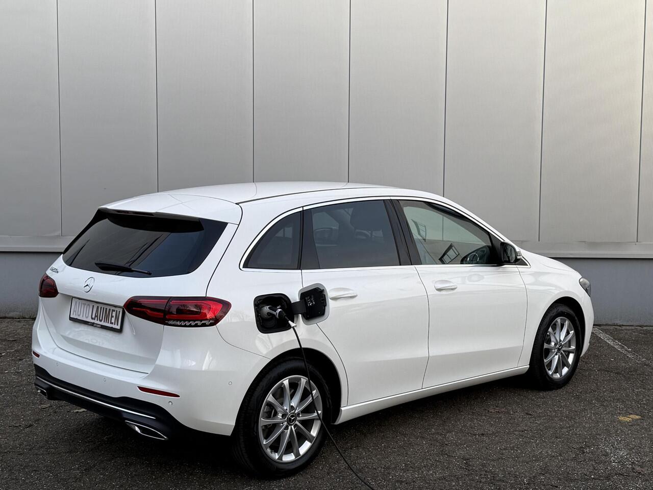 Mercedes-Benz B-KLASSE 250 e Luxury Line Plug In Hybrid Automaat Widescreen Trekhaak Camera Navi LED DAB Rijstrook 17 Inch