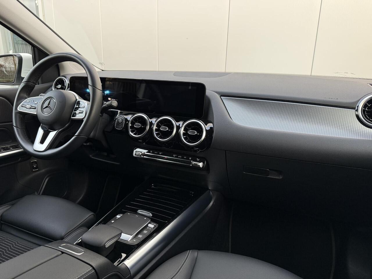 Mercedes-Benz B-KLASSE 250 e Luxury Line Plug In Hybrid Automaat Widescreen Trekhaak Camera Navi LED DAB Rijstrook 17 Inch