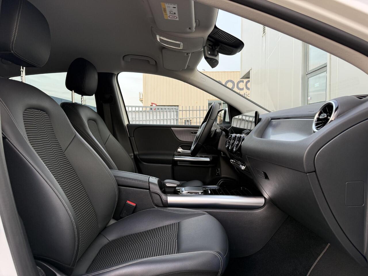 Mercedes-Benz B-KLASSE 250 e Luxury Line Plug In Hybrid Automaat Widescreen Trekhaak Camera Navi LED DAB Rijstrook 17 Inch