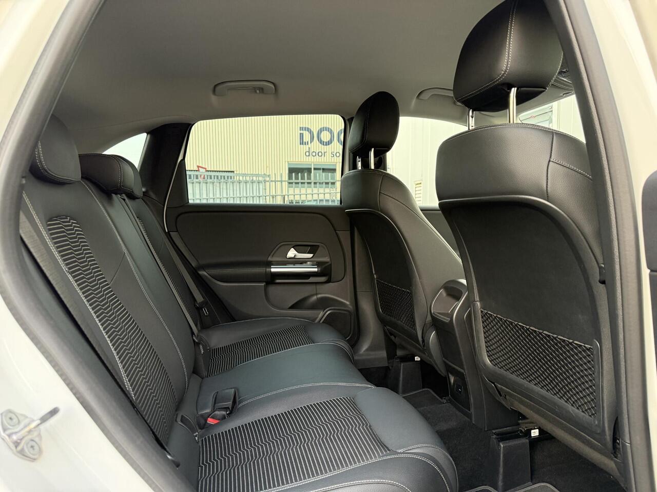 Mercedes-Benz B-KLASSE 250 e Luxury Line Plug In Hybrid Automaat Widescreen Trekhaak Camera Navi LED DAB Rijstrook 17 Inch