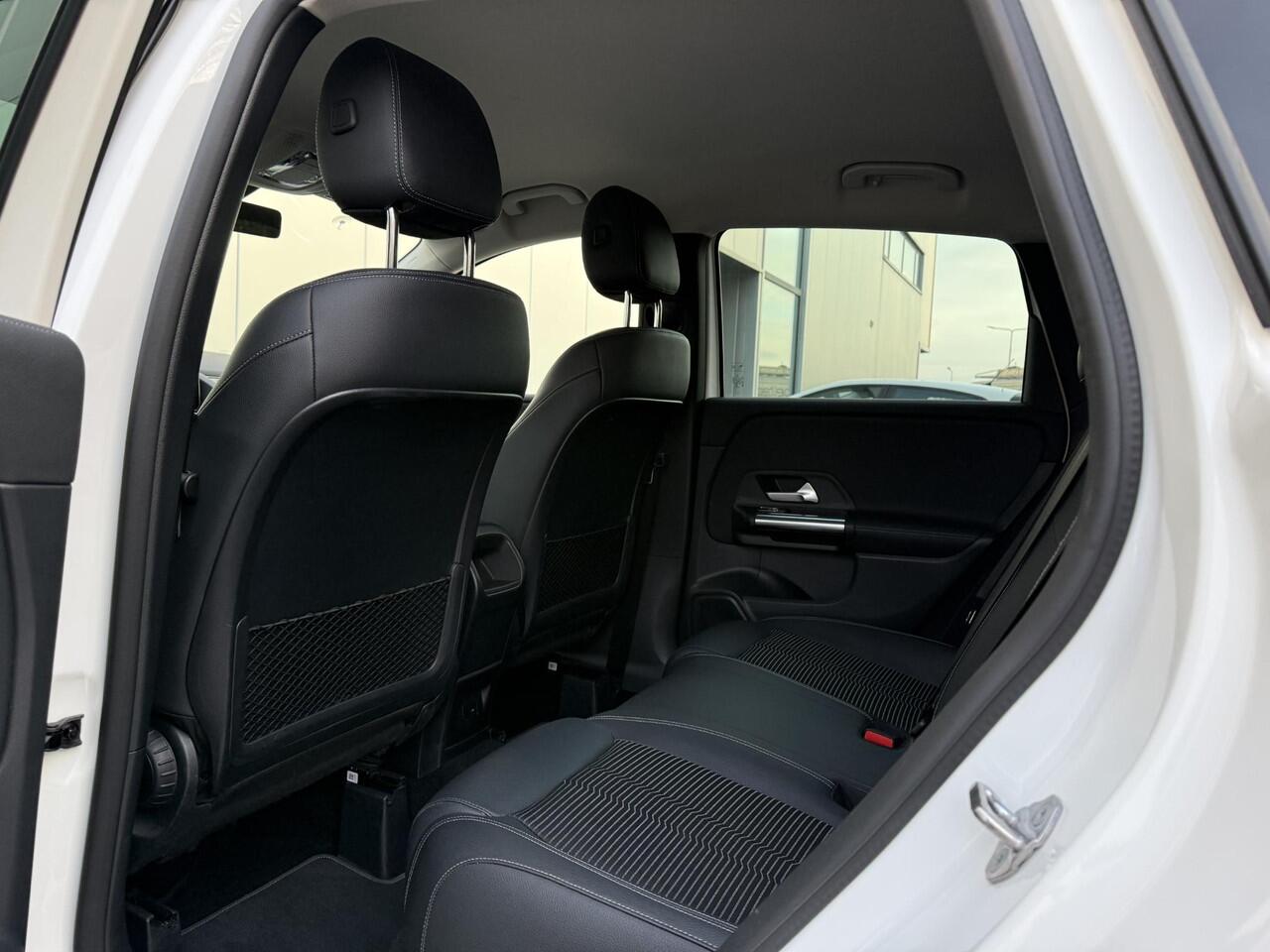 Mercedes-Benz B-KLASSE 250 e Luxury Line Plug In Hybrid Automaat Widescreen Trekhaak Camera Navi LED DAB Rijstrook 17 Inch