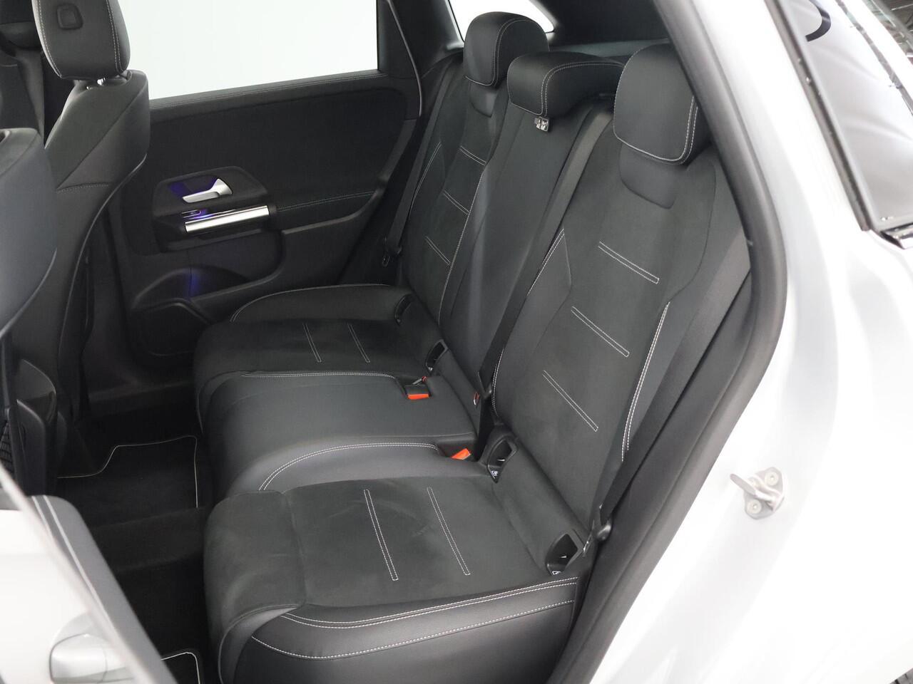 Mercedes-Benz B-KLASSE 250 e AMG NIGHT Limited Edition Panoramadak | Sfeerverlichting | Stoelverwarming | Apple-/ Android Carplay | Elektrische kofferklep | Augmented reality