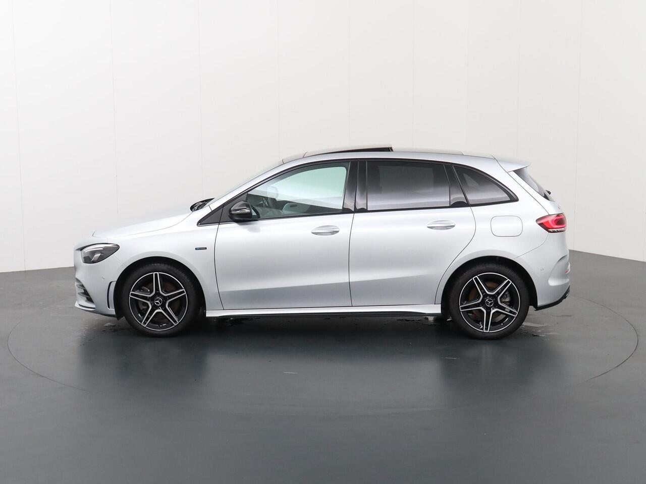 Mercedes-Benz B-KLASSE 250 e AMG NIGHT Limited Edition Panoramadak | Sfeerverlichting | Stoelverwarming | Apple-/ Android Carplay | Elektrische kofferklep | Augmented reality