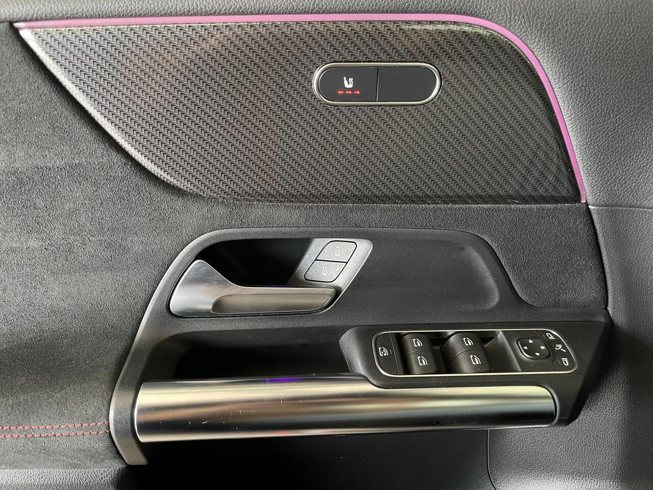 Mercedes-Benz B-KLASSE 180 Business Solution AMG | Panoramadak | Trekhaak | Carplay | 177 PK