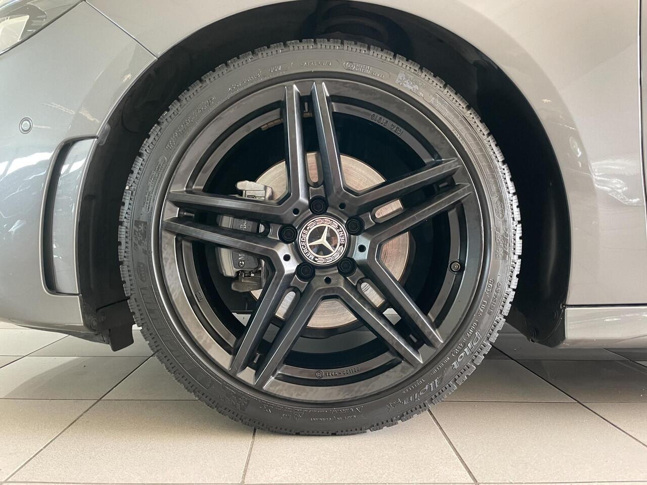 Mercedes-Benz B-KLASSE 180 Business Solution AMG | Panoramadak | Trekhaak | Carplay | 177 PK