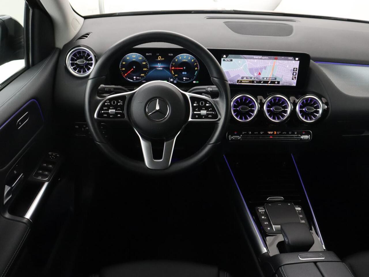 Mercedes-Benz B-KLASSE 250e Urban Night | Adaptive cruise | Stoelverwarming | Camera | Carplay | Sfeerverlichting | Half leder | Full LED | Widescreen | Park Assist | Navigatie | PHEV | Plug In
