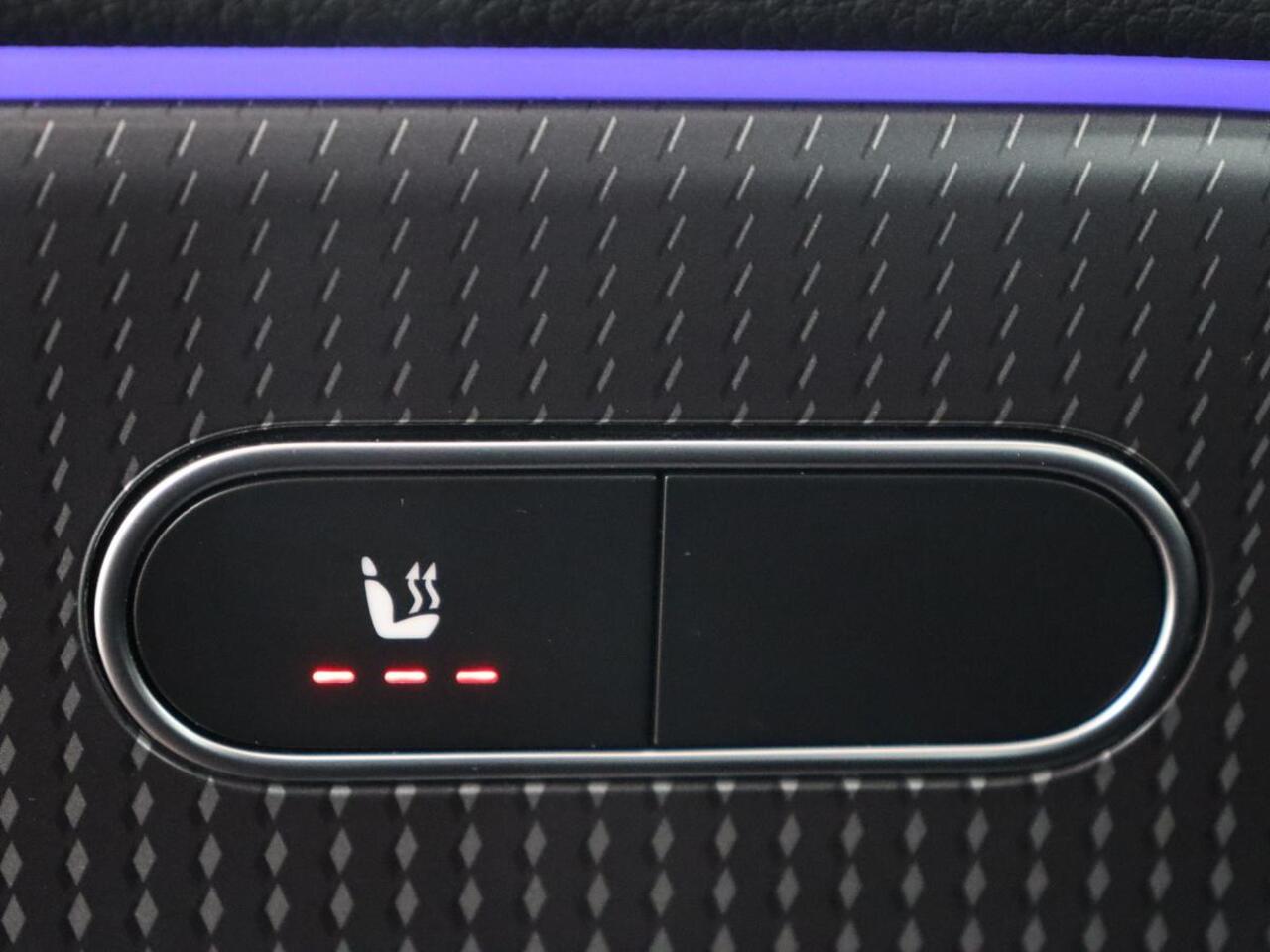 Mercedes-Benz B-KLASSE 250e Urban Night | Adaptive cruise | Stoelverwarming | Camera | Carplay | Sfeerverlichting | Half leder | Full LED | Widescreen | Park Assist | Navigatie | PHEV | Plug In