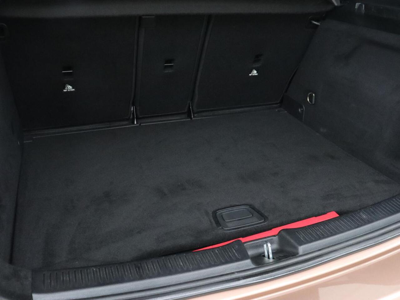 Mercedes-Benz B-KLASSE 250e Urban Night | Adaptive cruise | Stoelverwarming | Camera | Carplay | Sfeerverlichting | Half leder | Full LED | Widescreen | Park Assist | Navigatie | PHEV | Plug In