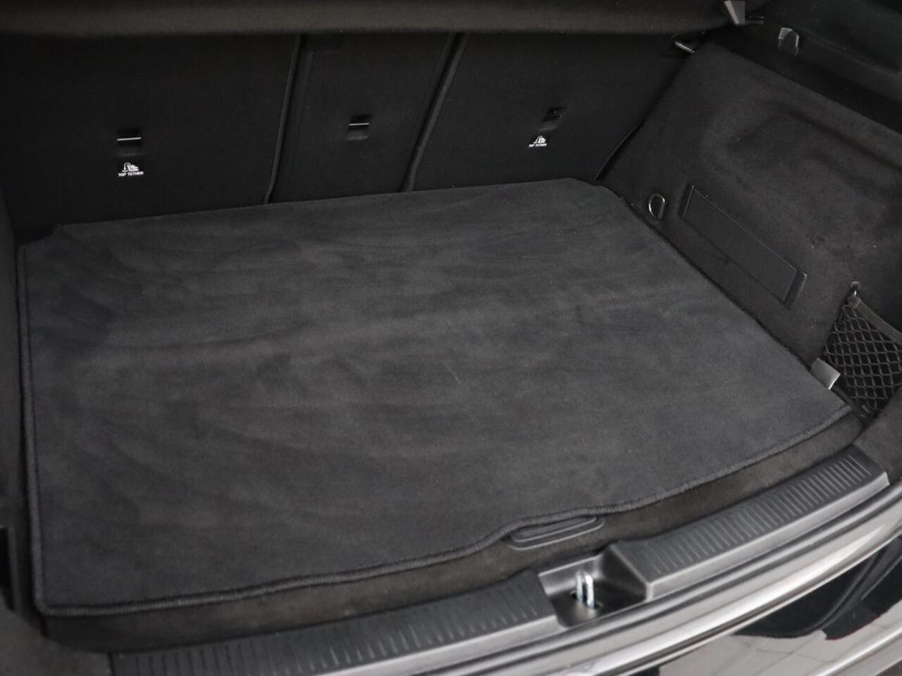 Mercedes-Benz B-KLASSE 180 Business Solution | Panoramadak | Stoelverwarming | Carplay | Camera | Half leder | Navigatie | Park Assist | Keyless | Widescreen | Full LED