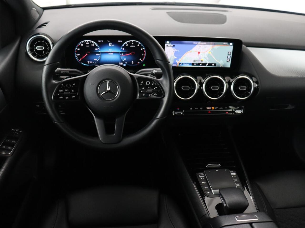 Mercedes-Benz B-KLASSE 180 Business Solution | Panoramadak | Stoelverwarming | Carplay | Camera | Half leder | Navigatie | Park Assist | Keyless | Widescreen | Full LED