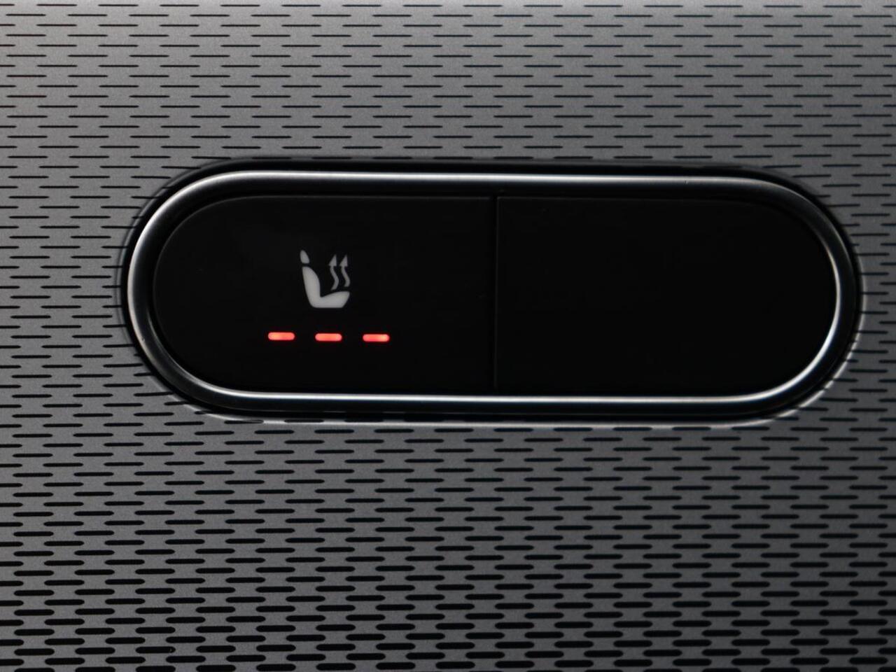 Mercedes-Benz B-KLASSE 180 Business Solution | Panoramadak | Stoelverwarming | Carplay | Camera | Half leder | Navigatie | Park Assist | Keyless | Widescreen | Full LED