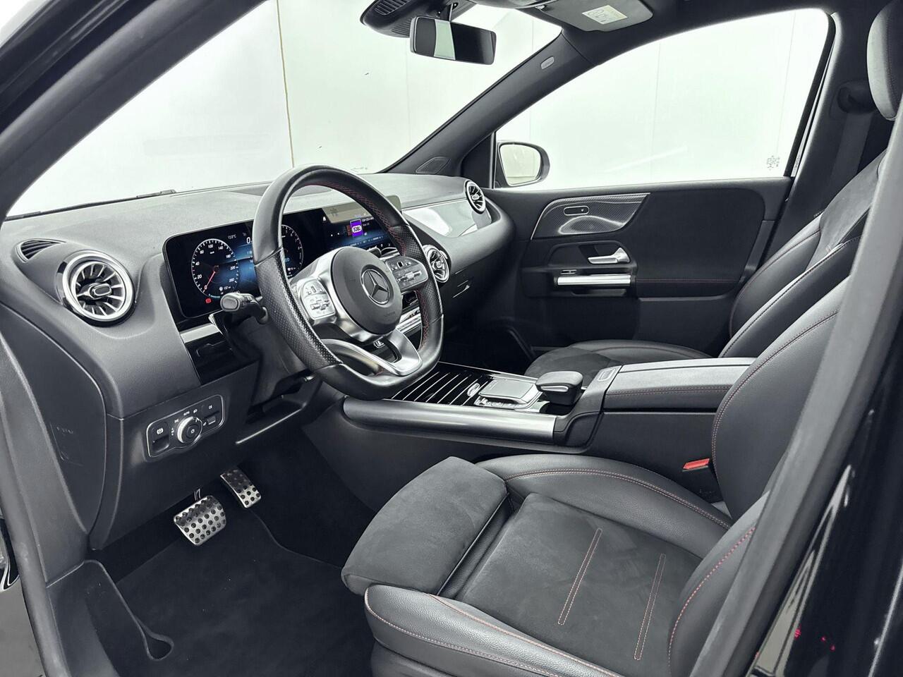 Mercedes-Benz B-KLASSE 250 e AMG Line 218PK | Automaat | Stoelverwarming | Half-Lederen Bekleding | Navigatie | Achteruitrijcamera | Elektrische Achterklep | Carbon Dashboard