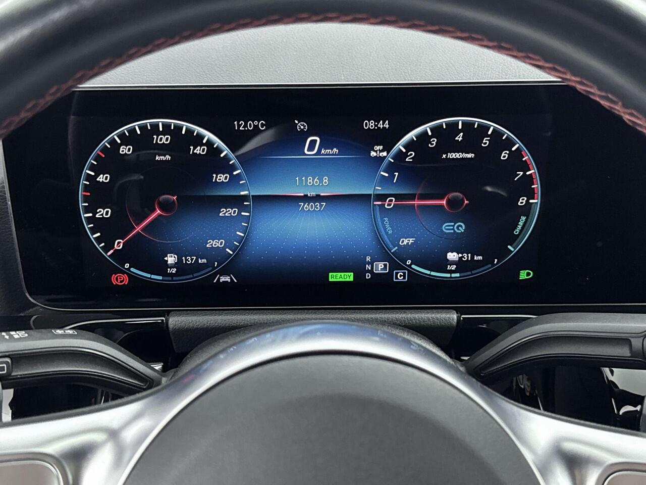 Mercedes-Benz B-KLASSE 250 e AMG Line 218PK | Automaat | Stoelverwarming | Half-Lederen Bekleding | Navigatie | Achteruitrijcamera | Elektrische Achterklep | Carbon Dashboard