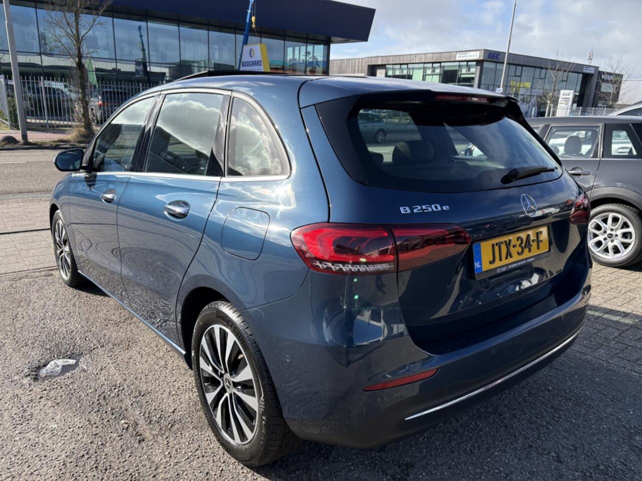 Mercedes-Benz B-KLASSE 250 e Premium Plus Panodak