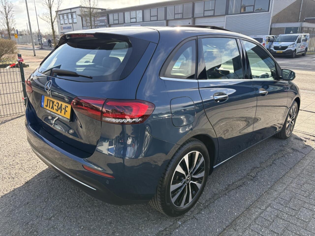 Mercedes-Benz B-KLASSE 250 e Premium Plus Panodak