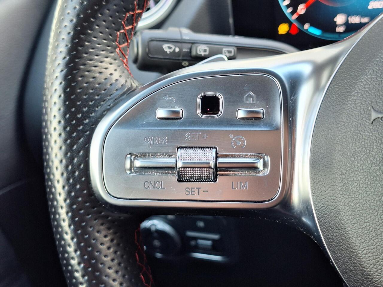 Mercedes-Benz B-KLASSE 180 Business Solution AMG | Night pakket | Achteruitrijcamera | Sfeerverlichting | Stoelverwarming | Widescreen