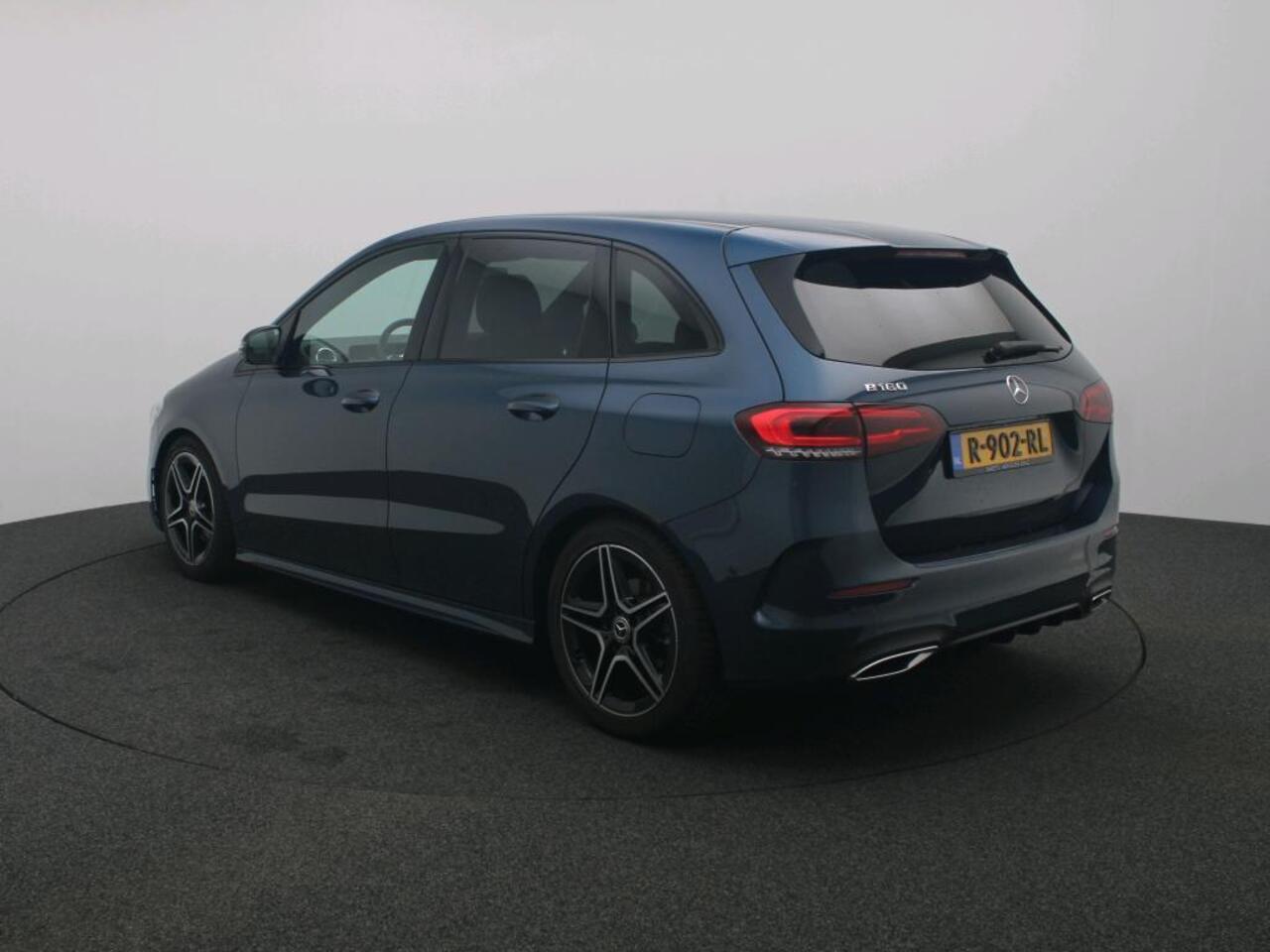 Mercedes-Benz B-KLASSE 180 Business Solution AMG | Night pakket | Achteruitrijcamera | Sfeerverlichting | Stoelverwarming | Widescreen