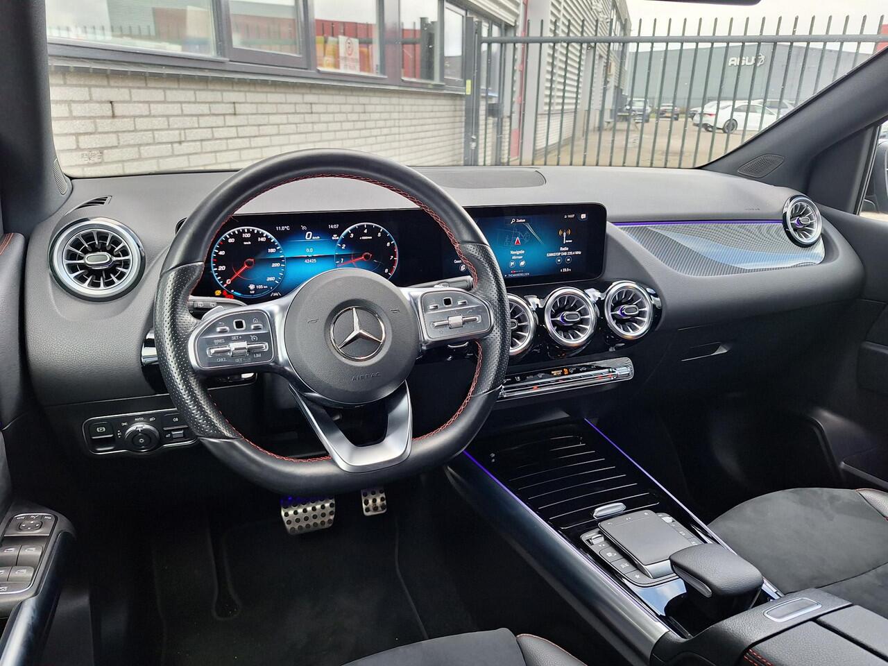 Mercedes-Benz B-KLASSE 180 Business Solution AMG | Night pakket | Achteruitrijcamera | Sfeerverlichting | Stoelverwarming | Widescreen