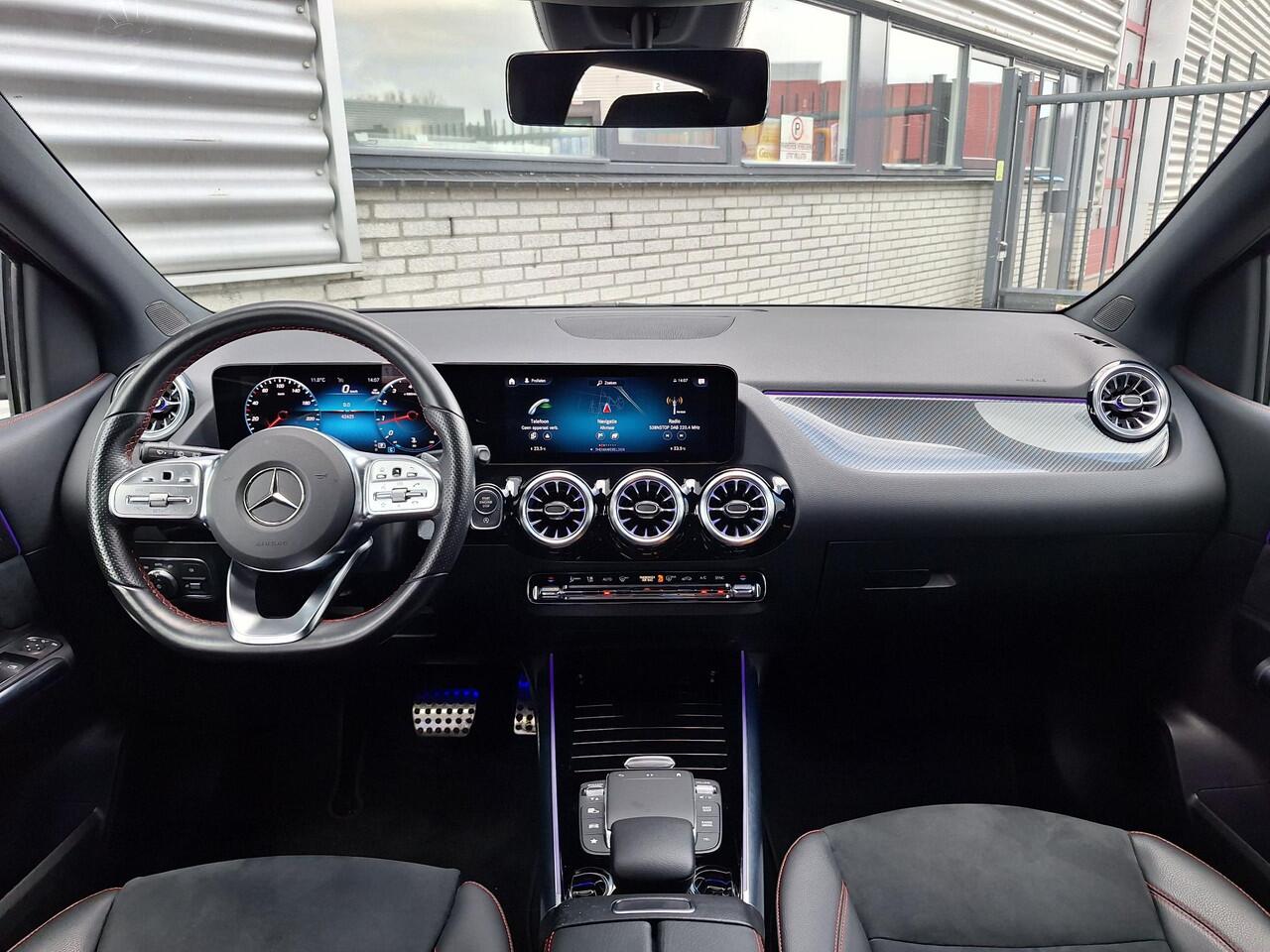 Mercedes-Benz B-KLASSE 180 Business Solution AMG | Night pakket | Achteruitrijcamera | Sfeerverlichting | Stoelverwarming | Widescreen
