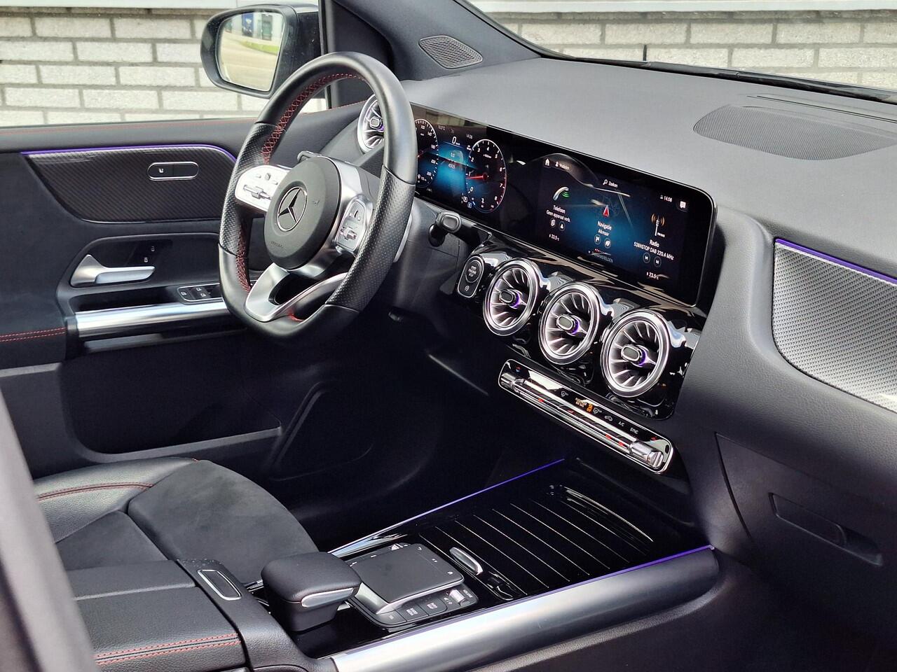 Mercedes-Benz B-KLASSE 180 Business Solution AMG | Night pakket | Achteruitrijcamera | Sfeerverlichting | Stoelverwarming | Widescreen