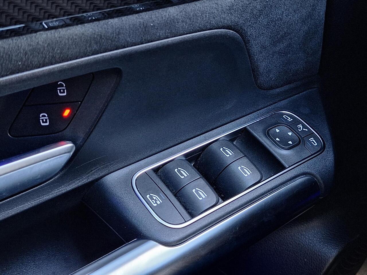 Mercedes-Benz B-KLASSE 180 Business Solution AMG | Night pakket | Achteruitrijcamera | Sfeerverlichting | Stoelverwarming | Widescreen