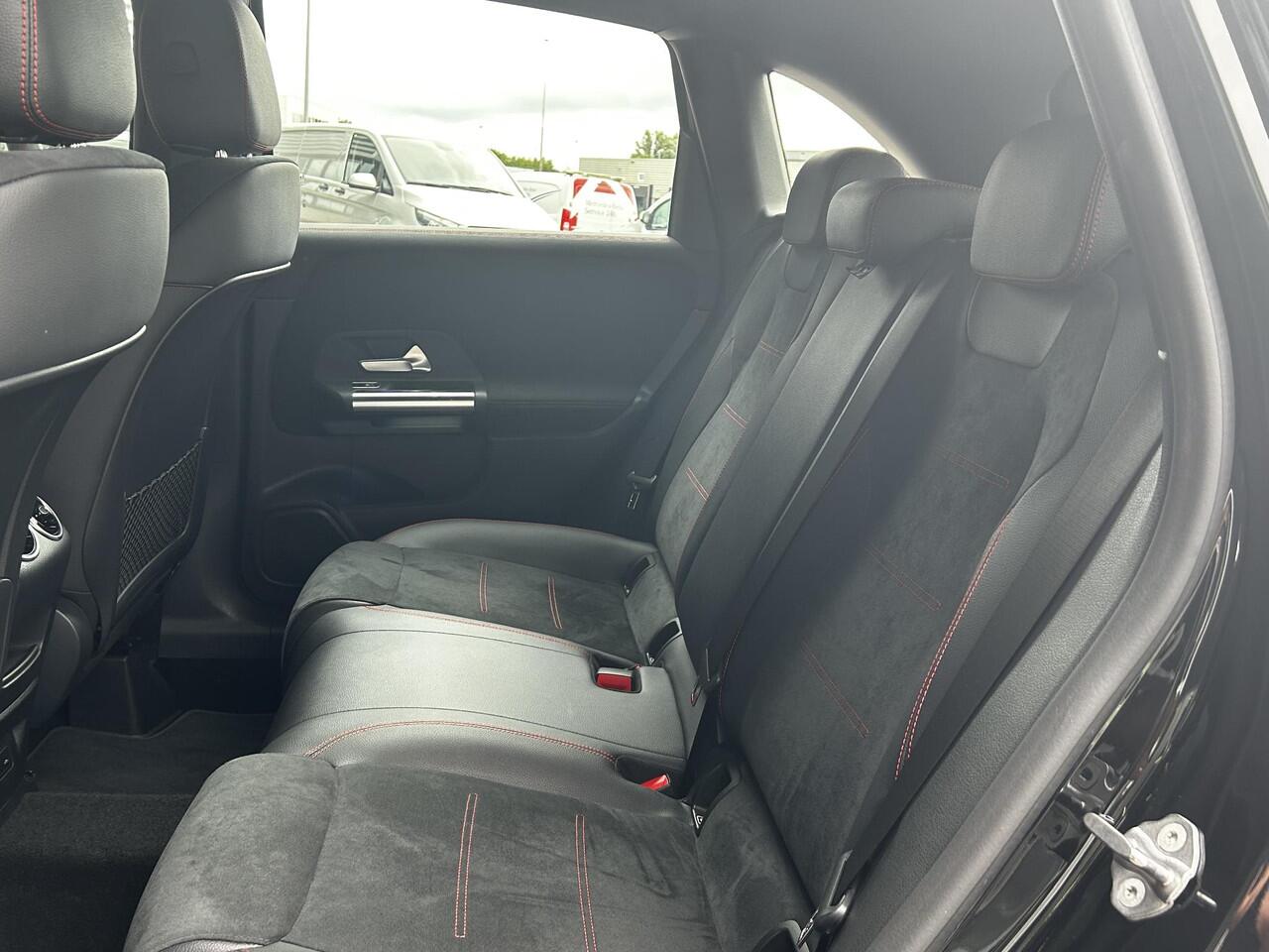 Mercedes-Benz B-KLASSE 180 AMG Line | Achteruitrijcamera | Widescreen | Stoelverwarming