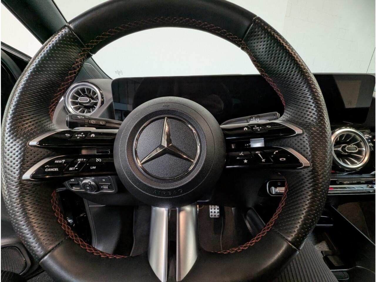 Mercedes-Benz B-KLASSE 180 AMG Line|PANO| CAMERA | STOELV