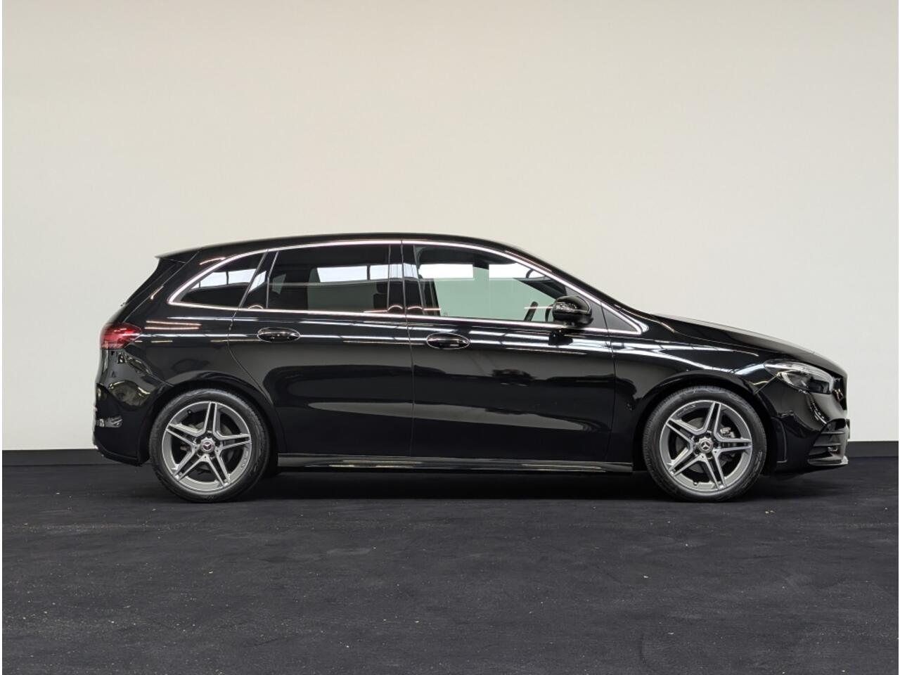 Mercedes-Benz B-KLASSE 180 AMG Line|PANO| CAMERA | STOELV