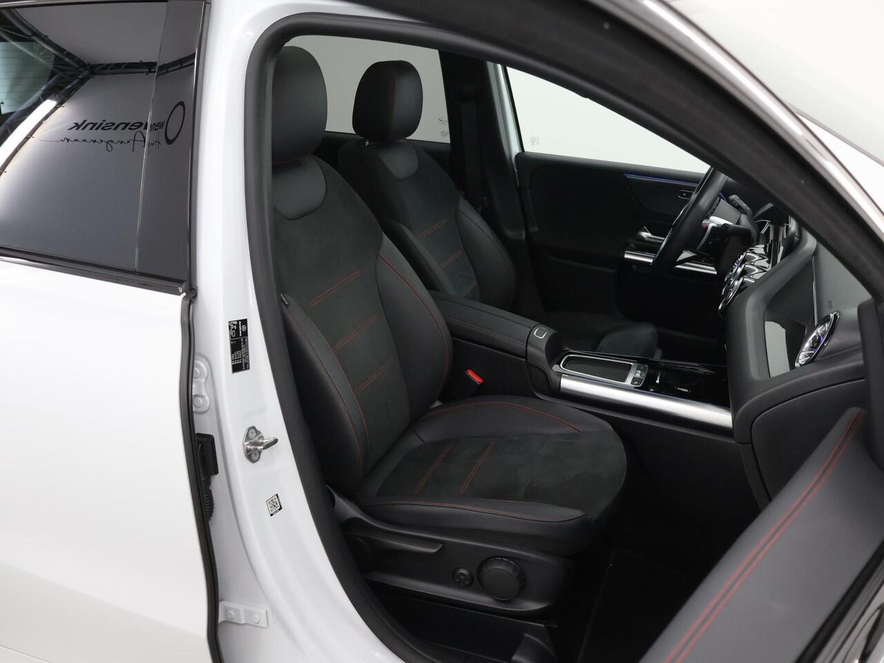 Mercedes-Benz B-KLASSE 180 AMG Line | Panoramadak | Night pakket | Distronic |