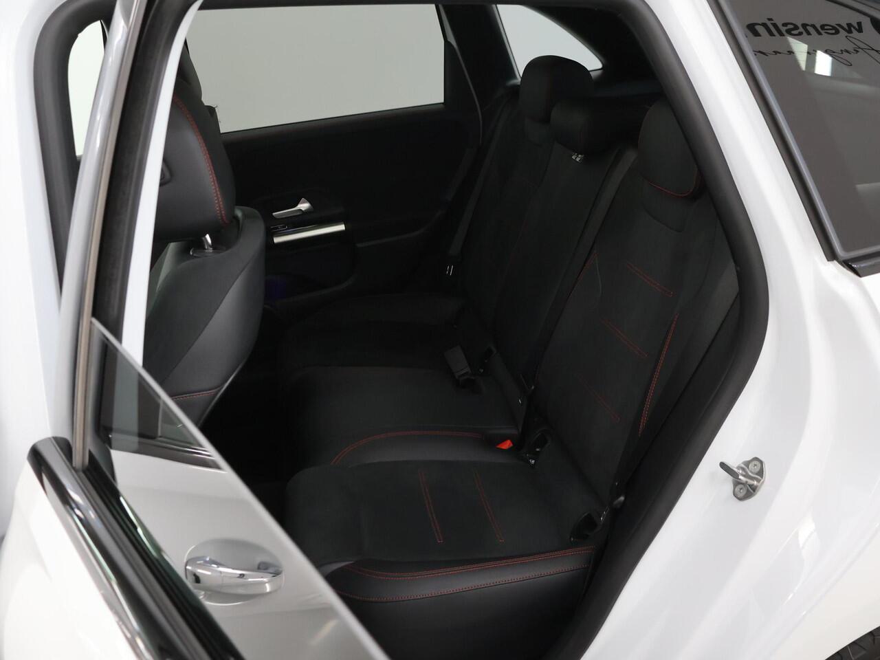 Mercedes-Benz B-KLASSE 180 AMG Line | Panoramadak | Night pakket | Distronic |